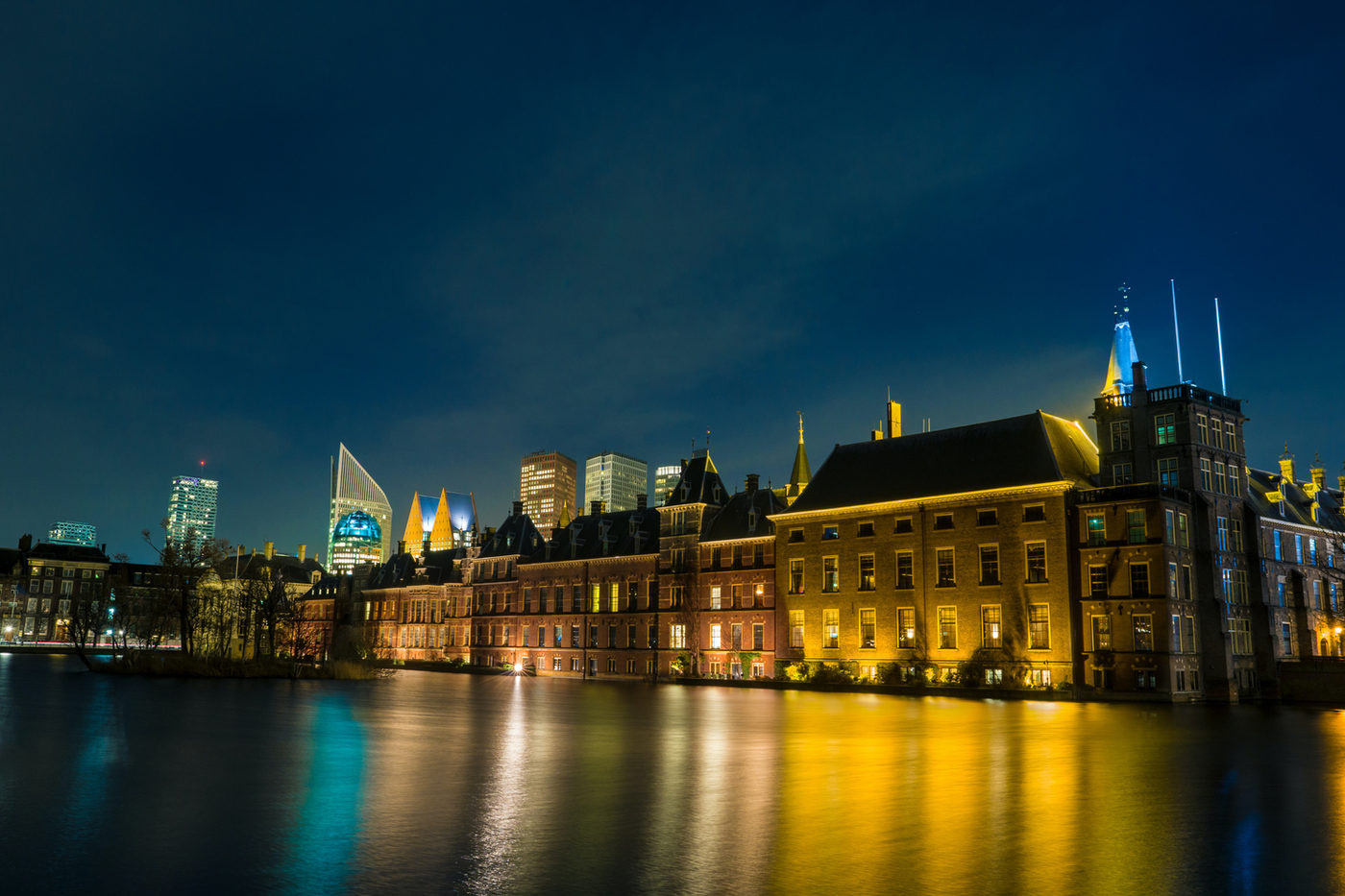 Den Haag skyline at night
