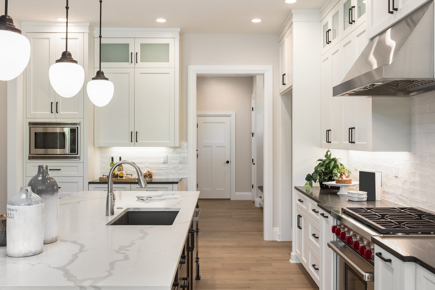 Kitchen in marble and oak